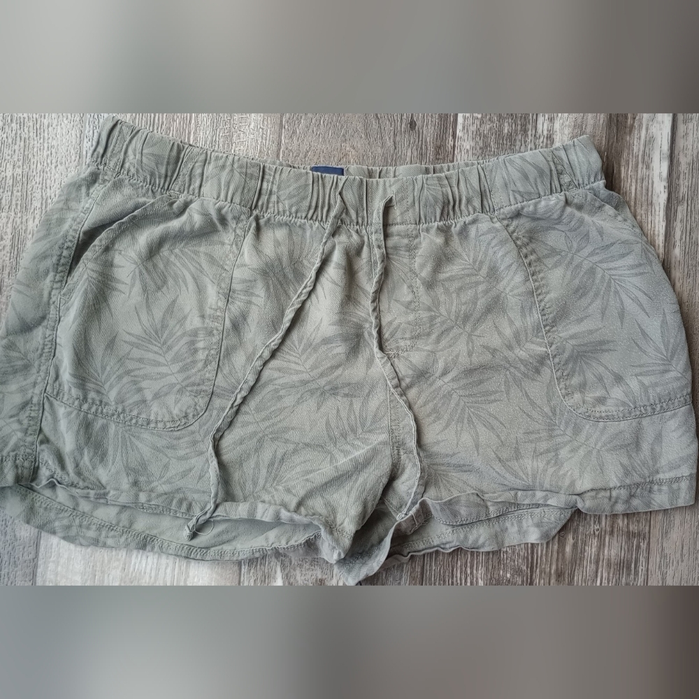 Gap Olive green shorts with palm tree print #y2kfashion #shorts